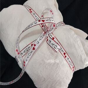 CRATE & BARREL! 100% COTTON CREAM ON CREAM ABSTRACT FLORAL TEXTURE TABLECLOTH!